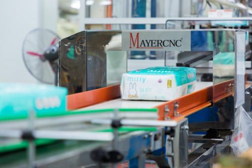 引入機械臂自動設(shè)備,米菲紙尿褲新增一道衛(wèi)生防線